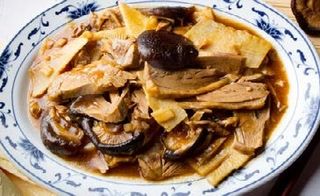 115. Anatra con funghi e bambù