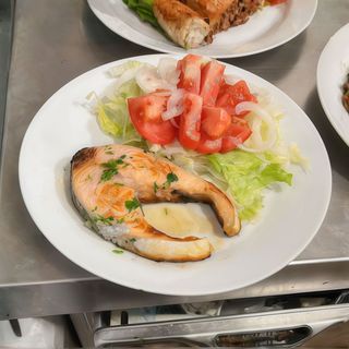 Menu(1) Ensalada rusa (2)Salmón