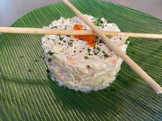 Ensaladilla de salmón y gambas
