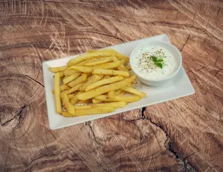 Frytki z sosem tzatziki małe