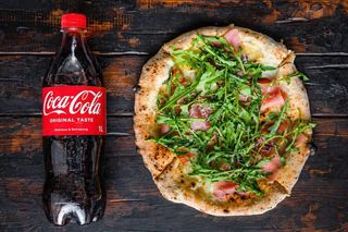 Pizza rukola 42cm + 1L Coca Cola