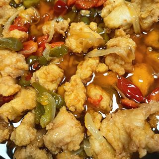 Pechuga en salsa agridulce   y patatas fritas 