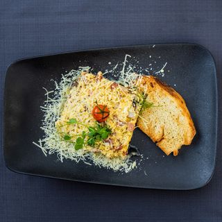 Omletă spartă cu 3 ingrediente la alegere