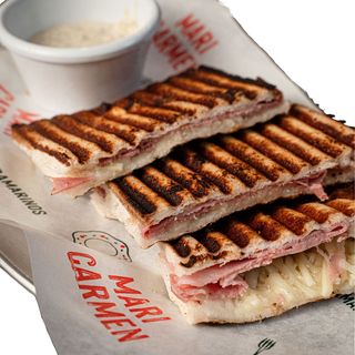 Bikini De Mortadela Y Salsa Tártara