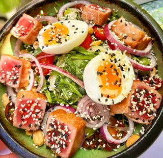 Seared TUNA TATAKI SALAD