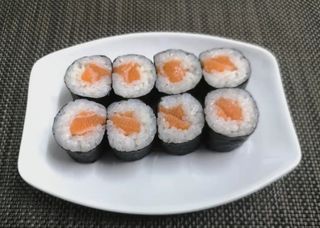 Maki de salmón (8 pzas.)