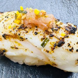 Nigiri De Pez Mantequilla Pachicai De Ajíes Flake (1 Ud.)