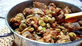 Favas com Entrecosto