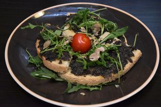 Bruschetta tartuffo:Truffle cream, fresh truffles