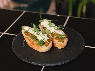 Брускета з томатами та броколі (0,205g)