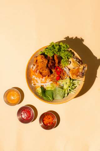 Wietnamska Misa Smaków z kurczakiem