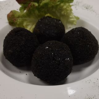 Arancini Di Mare Al Nero Di Seppia