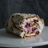 Rulada de merengue cu vișină