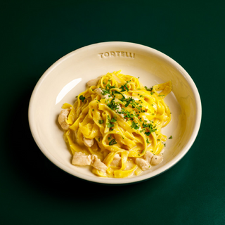 Tagliatelle alfredo con pollo