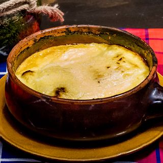 Clatite cu branza dulce si stafide la cuptor