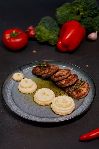 Beef steak in olive oil with mashed potatoes in tartufata
