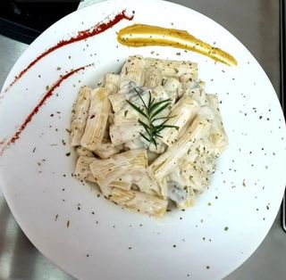 Pasta Alfredo sa piletinom