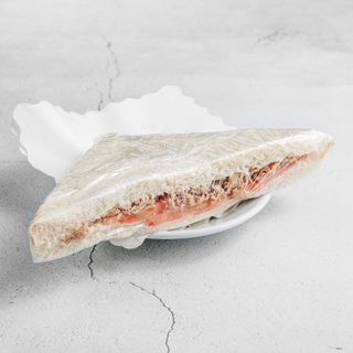 Tramezzino tonno , pomodoro e maionese