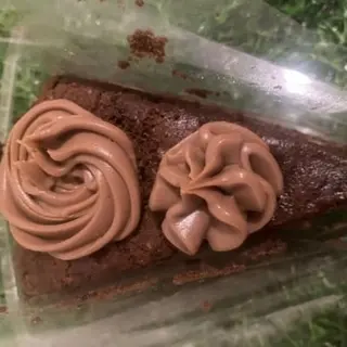 Fatia de torta chocolatuda