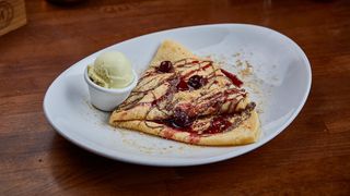 Nutela, plazma, višnja palačinka