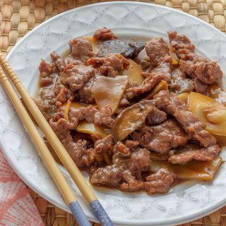 Ternera Con Bambú Y Setas Chinas