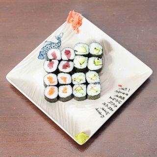 80. Maki Sushi Moriawase (16 uds)