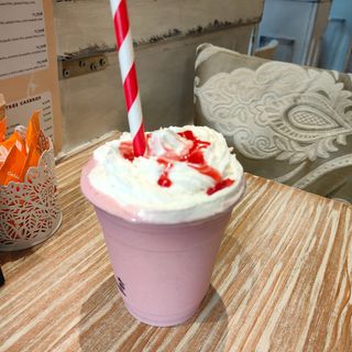 Batido De Yogurt Y Fresa (16 Oz)