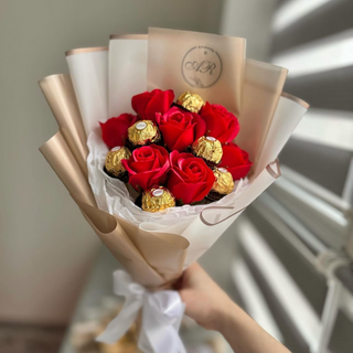 Buchet trandafiri artificiali si bomboane