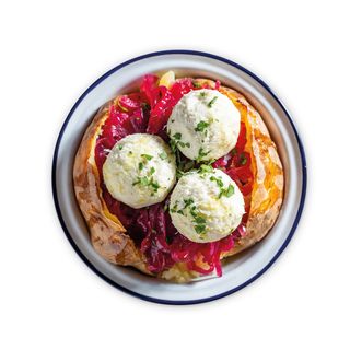 Baccalà* mantecato e cipolle rosse caramellate