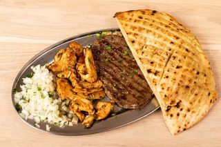 1/2 pilećih fileta i 1/2 pljeskavice