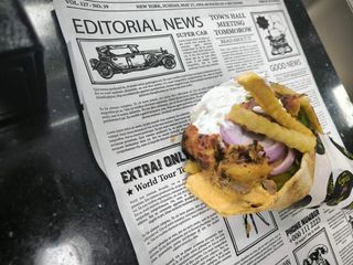 Пилешки дюнер с гръцки салати XL 550гр