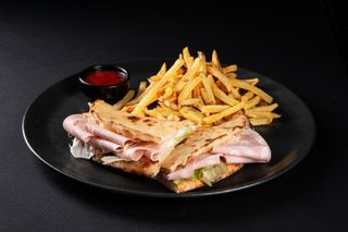 Панини сандвич с мортадела и страчатела