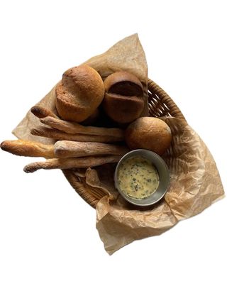 Хлебная корзина со вкусовым маслом 