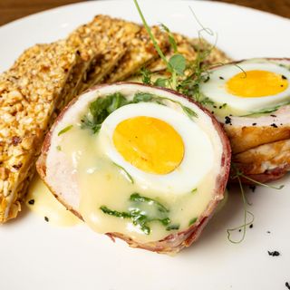 Ćureći Medaljon sa čipsom od celera 