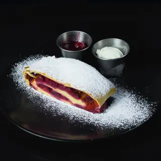 Штрудель вишневий (220г)