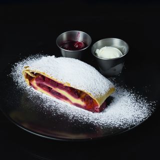 Штрудель вишневий (220г)