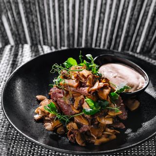 Vita cu ciuperci si sos bourbon