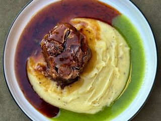 Томлена яловичина з трюфельним пюре (280г)