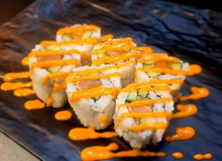 Spicy Salmón Uramaki Roll (8 Uds.)