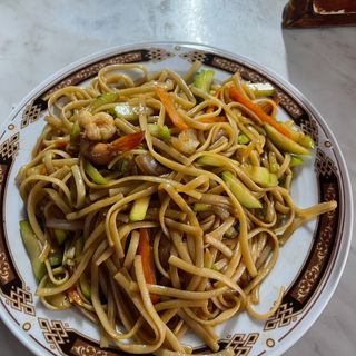 Tallarines Frito Con Gambas