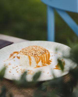 Panna cotta sa karamelom i lješnicima