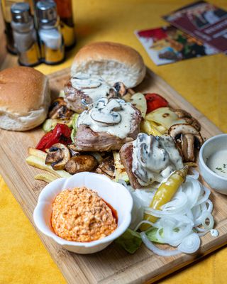 Medaljoni u šampinjon sosu