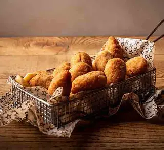 Croquetas De Jamón Ibérico Con Patatas Fritas Caseras (Ración)