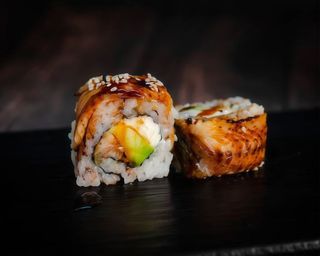 R6. Anguila Uramaki (8 pzs.)