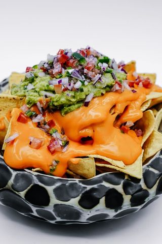 Nachos Con Queso Cheddar + Guacamole Casero + Carne 