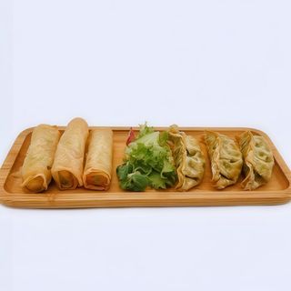 3 rollido vegetal + 3 gyozas vegetal （春卷+蔬菜饺子）