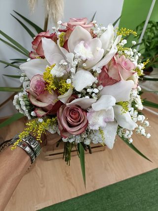 Ramo com Rosas e Orquideas