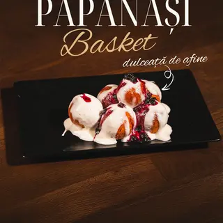 Papanași Basket Cu Dulceață De Afine
