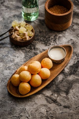 Баурсаки с балкаймак.