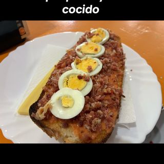 Tostada de salmorejo 